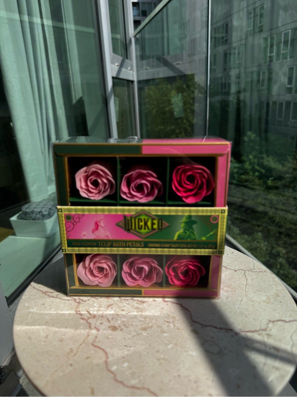 Wicked Rose-Scented Tulip Bath Petals - Picture 3 of 3